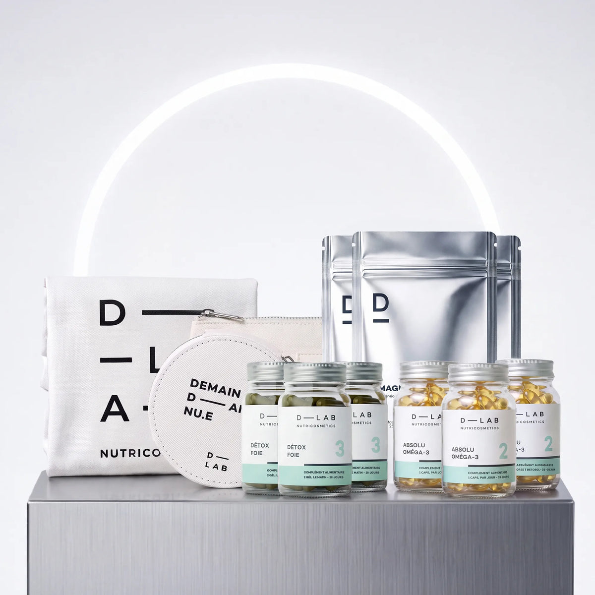 Routine Découverte Bien-être D-LAB cure 3 mois : 3 doypacks Magnésium, 3 flacons Détox Foie, 3 flacons Absolu Oméga-3, pilulier rond, trousse et tote-bag